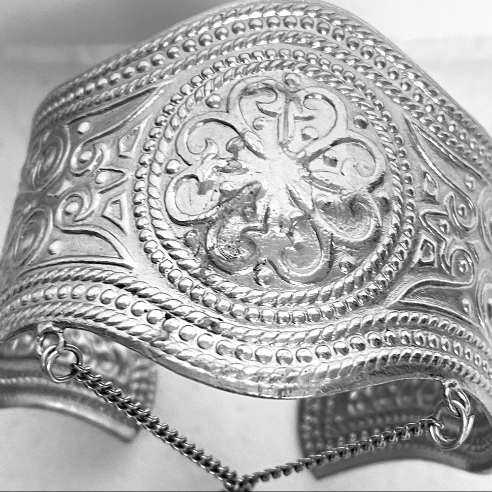 Vintage Silver-tone Chained Bracelet with 3 rings - Picture 4 of 15
